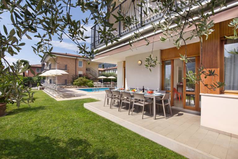 Villa with terrace, pool & barbeque — photo 4