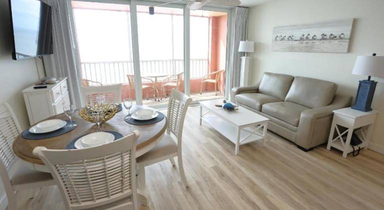 Holiday apartment with pool — photo 3