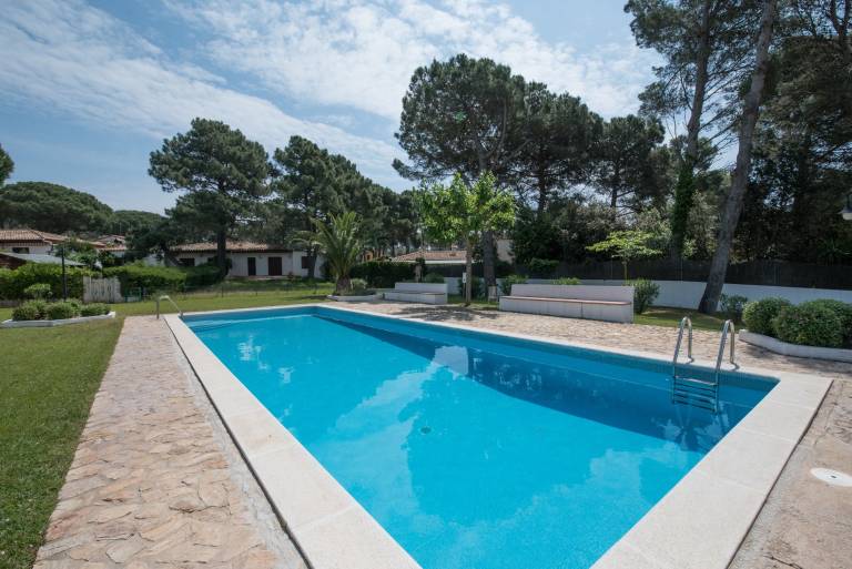 Villa 'Fleur ' with Shared Pool, Private Terrace and Wi-Fi — photo 3