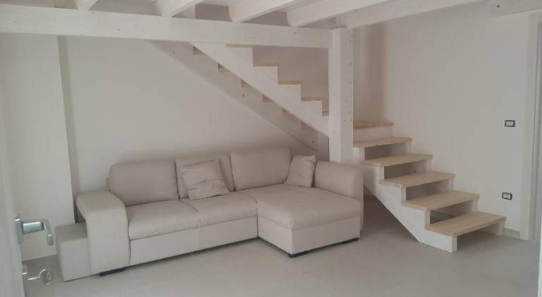 House with patio — photo 4