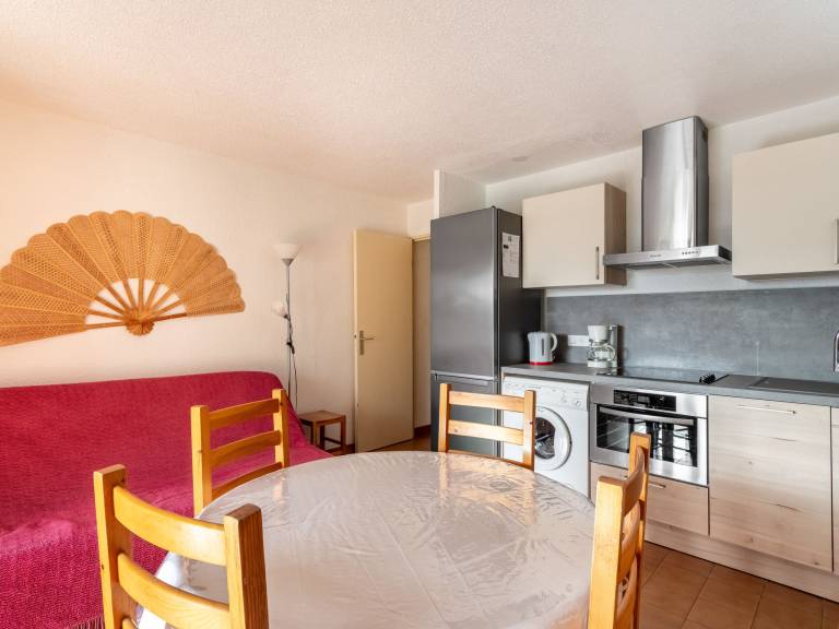 Apartment with terrace & garden — photo 4