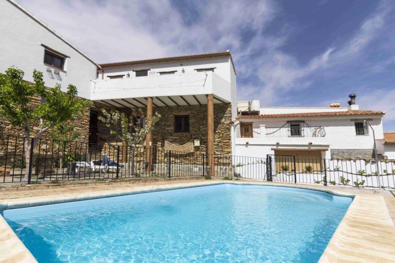 Family-oriented vacation home with pool, BBQ & fast internet | Garden view | Pet-friendly — photo 2