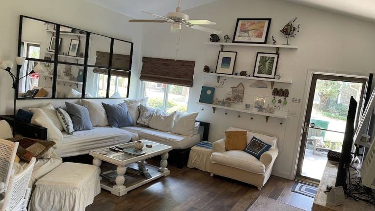 Condo with pool in Miramar Beach, FL