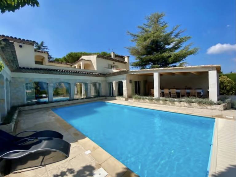 Villa with pool, garden & patio — photo 2