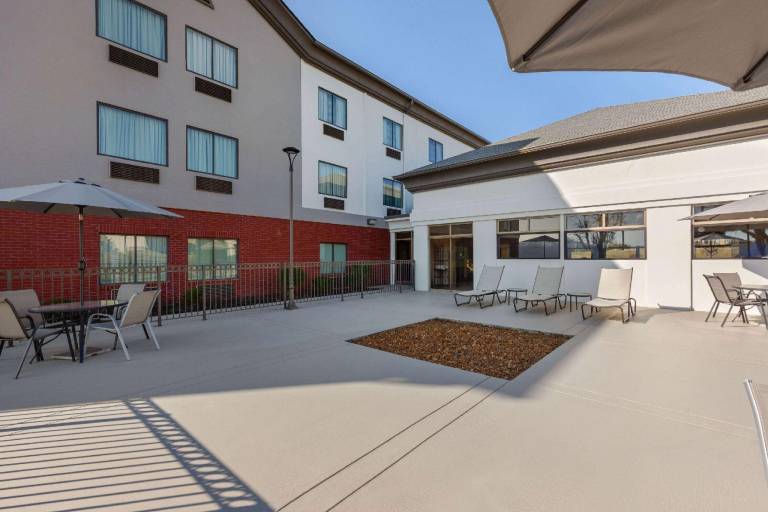 La Quinta Inn & Suites by Wyndham Loudon — photo 4