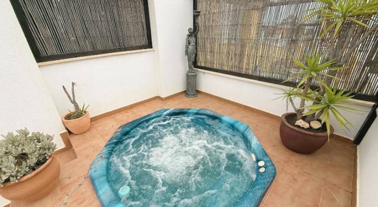 Rental apartment with hot tub, garden & patio — photo 5