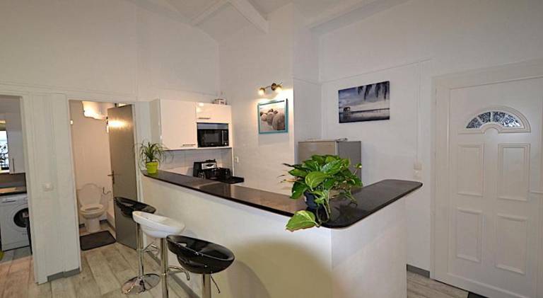 Fully equipped lovely rental apartment with pool, yard & patio | Close to the beach | Dogs allowed — photo 5