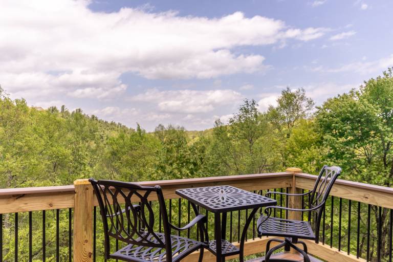 Parkway Hideout - privacy, hot tub, views, pool table close to Boone and Blowing Rock — photo 3