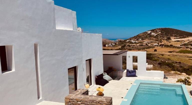 Villa with yard, terrace & private pool — photo 3