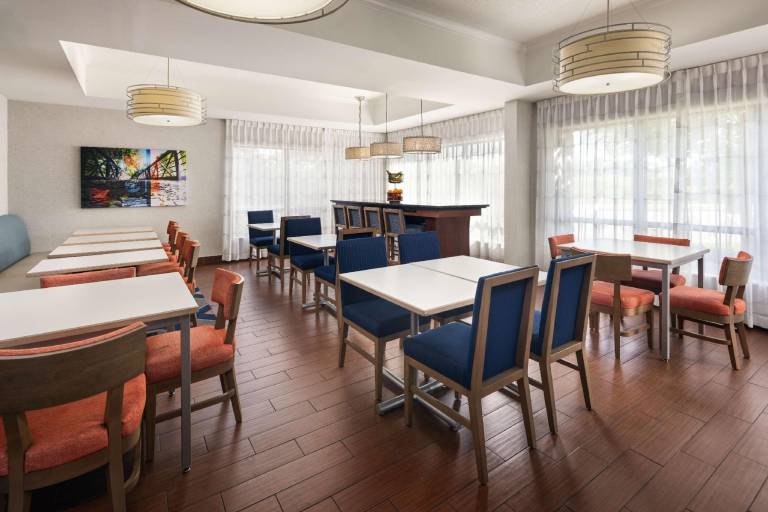 Hampton Inn Minneapolis NW Maple Grove — photo 3