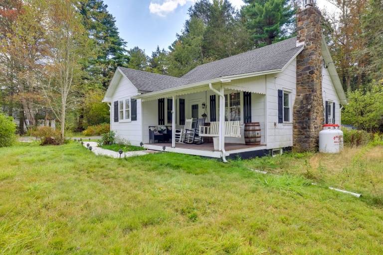 Explore the Poconos! Cozy Creekside Cabin w/ Patio — photo 4