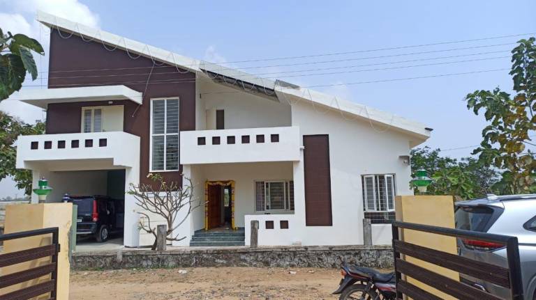 100 m&sup2; Villa