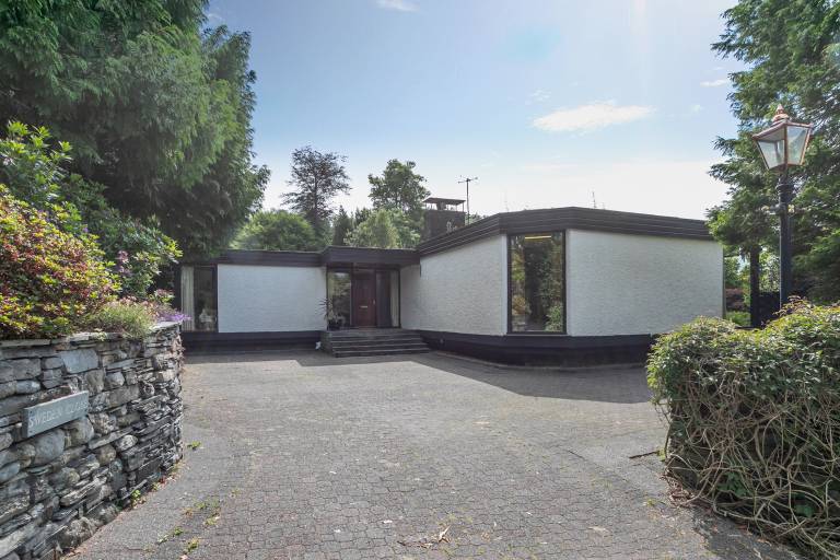 Vacation home with terrace & yard — photo 3