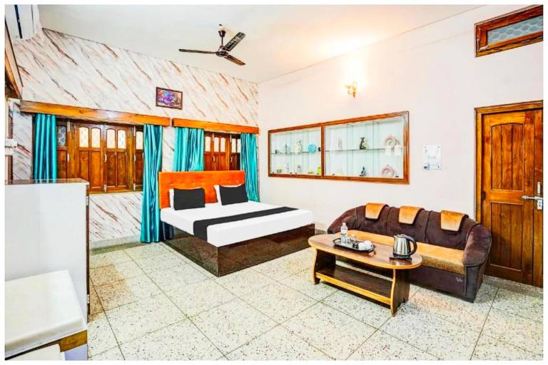 Goroomgo Shubh Kashi Palace Varanasi — photo 2