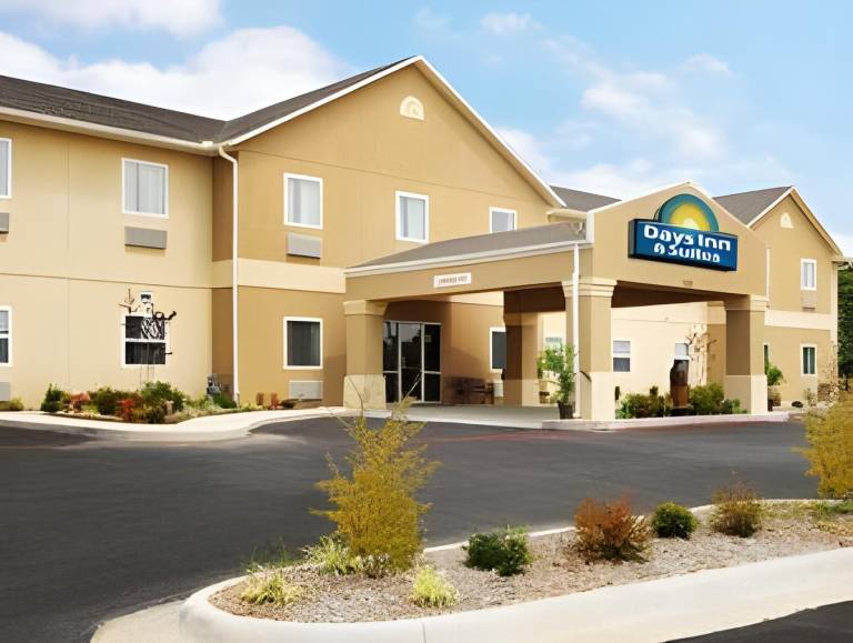 Days Inn & Suites by Wyndham Cabot in Cabot, AR