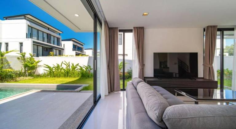 Villa with pool — photo 2