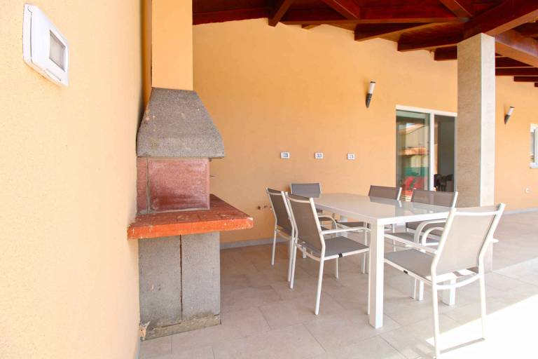 Fully equipped spacious vacation home with private pool, barbecue & terrace | Dogs allowed — photo 2