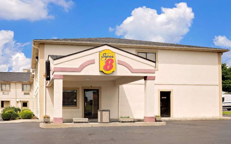 Super 8 By Wyndham Somerset in Somerset, KY