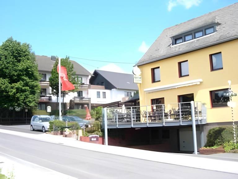 Hotel zur Burg Nurburg-ring in Nuerburg