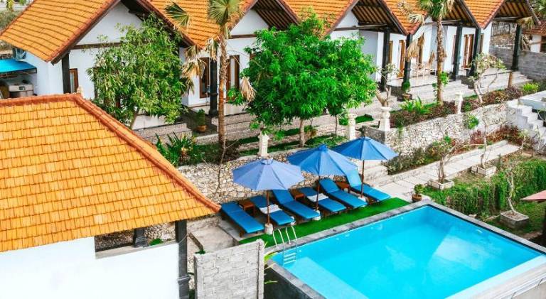 Serviced apartment with yard, patio & pool | Dogs allowed — photo 3