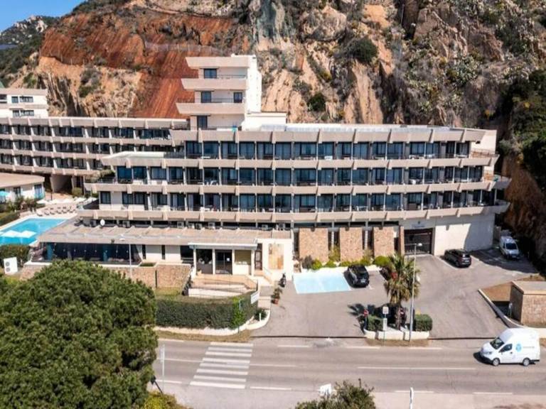 Lovely holiday apartment with patio, sauna & pool | Pet-friendly in Ajaccio