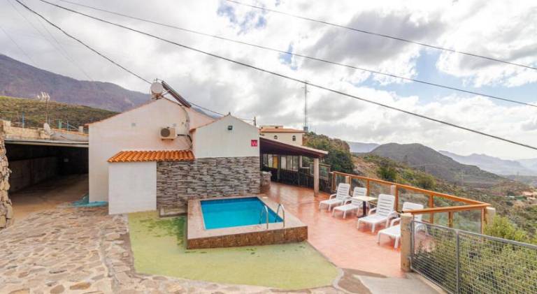 Vacation home with patio, grill & private pool — photo 3