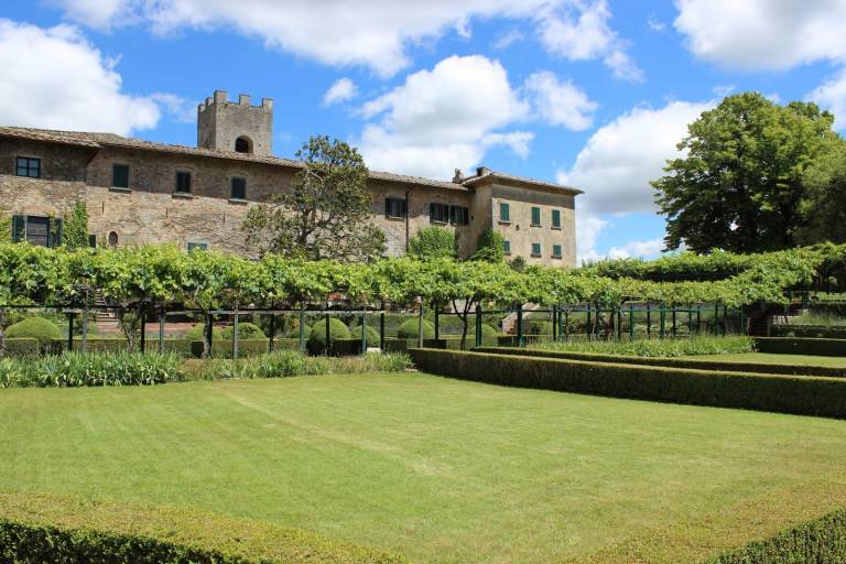 Child-friendly charming apartment with garden & pool | Dogs allowed — photo 4