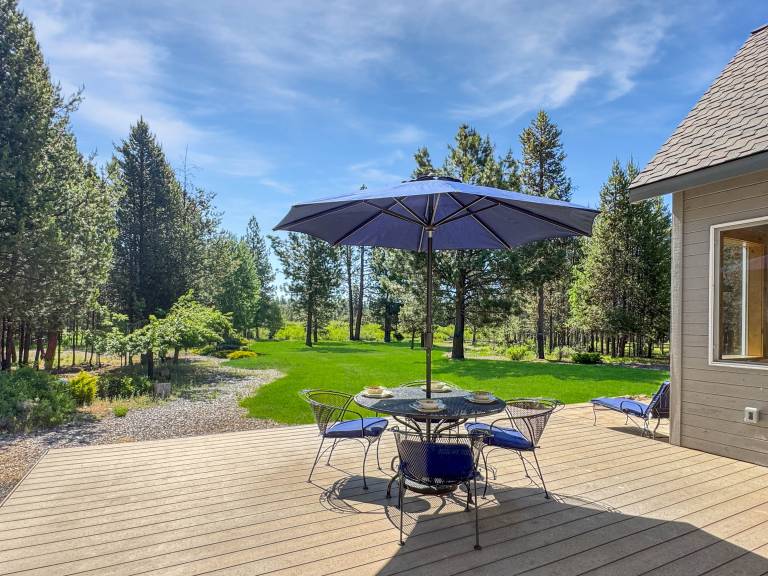 Vacation home with barbecue | River view in Bend, OR