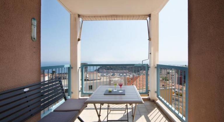 Rental apartment with 2 rooms for 6 persons — photo 3