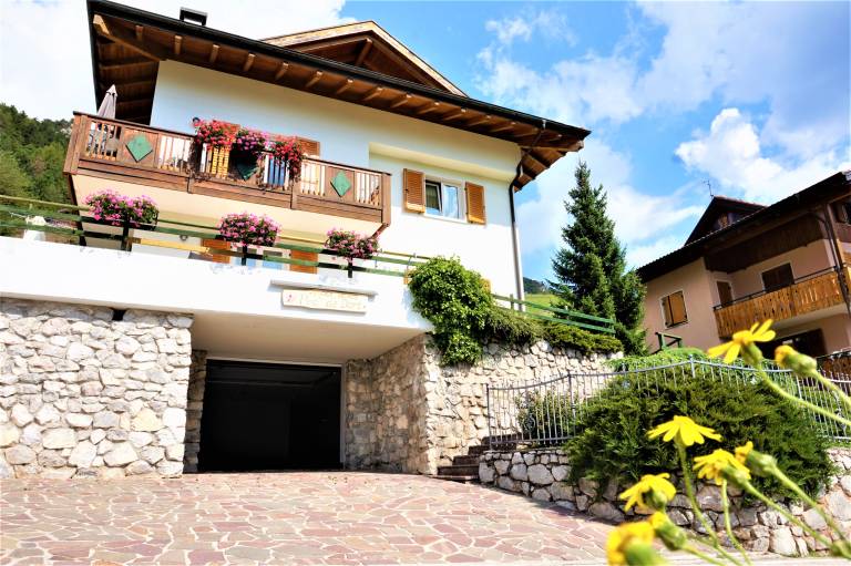 Family-oriented holiday apartment with patio | City view | Beach nearby | Pets are welcome — photo 4