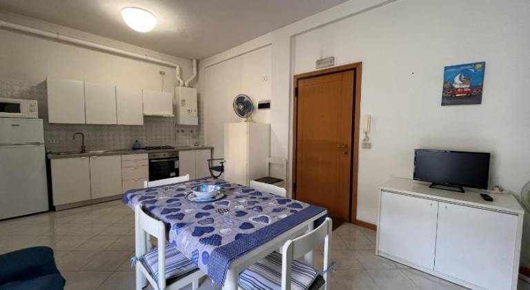 Beach Apartment Cattolica 2min to Beach AC w Parking - Il Lupo Affitta — photo 3