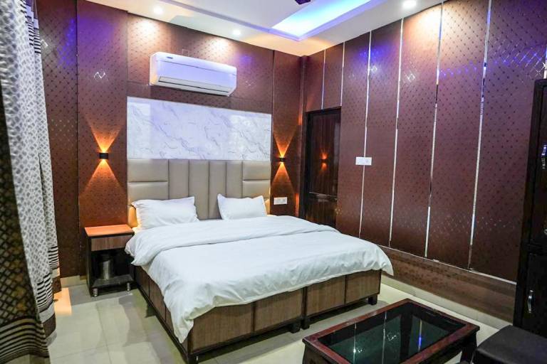 Hotel Blessing Inn