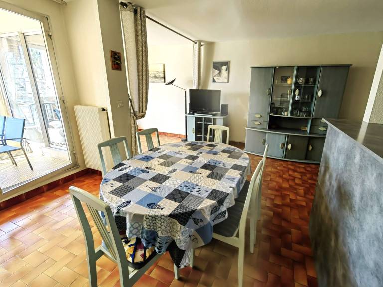 Holiday apartment with pool — photo 4