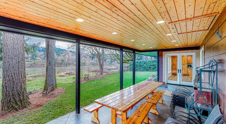 327 m&sup2; Ferienhaus