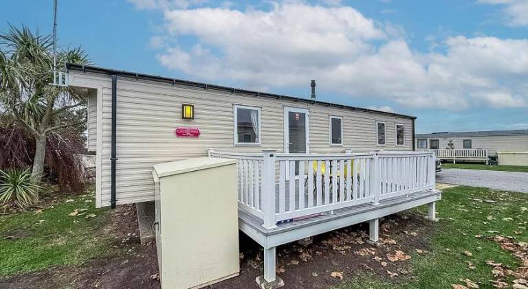 Great 8 Berth Caravan For Hire At Seawick Holiday Park In Essex Ref 27227Sw in Clacton-on-Sea