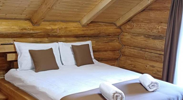 Chalet with jacuzzi — photo 2