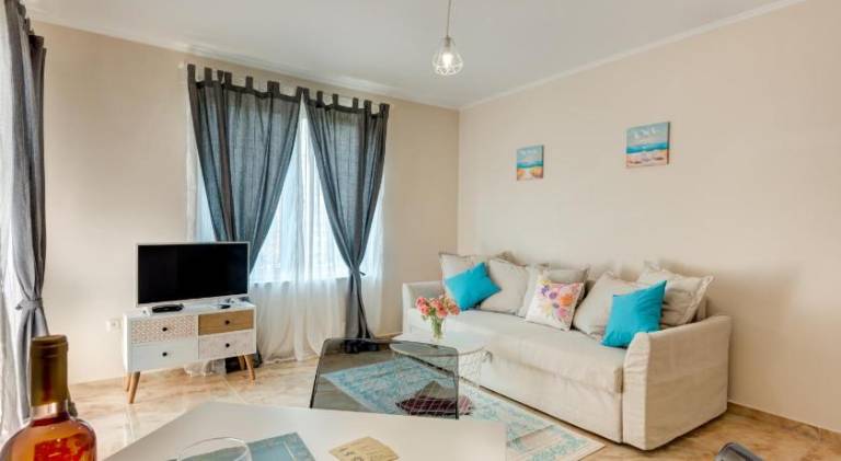 Family-friendly apartment with yard, pool & hot tub | Pets are welcome — photo 2