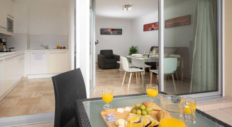 Serviced apartment with sauna, hot tub & pool | Close to the beach | Dogs allowed — photo 4