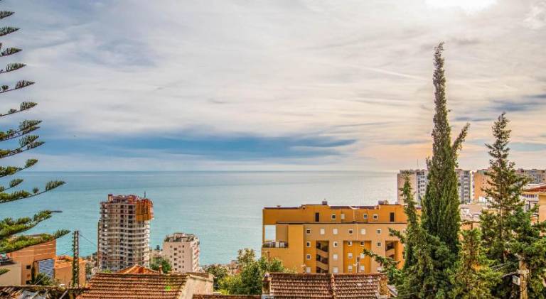 Wonderful apartment with jacuzzi, terrace & heated pool | Pets allowed in Menton