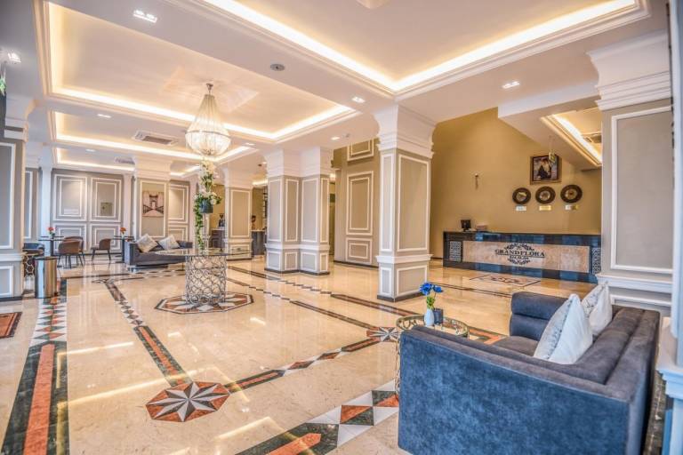 Grand flora hotel