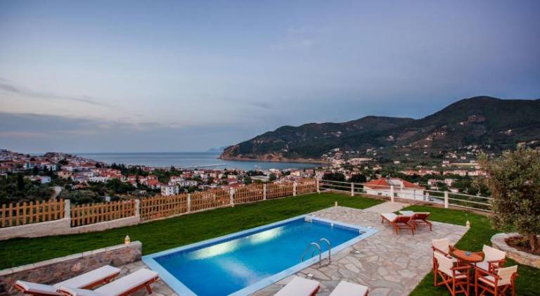 Villa with pool in Skopelos