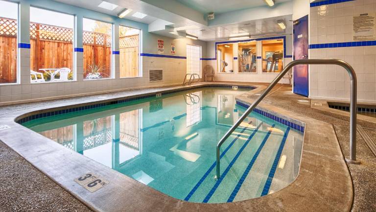 Executive Residency by Best Western Navigator Inn & Suites — photo 2