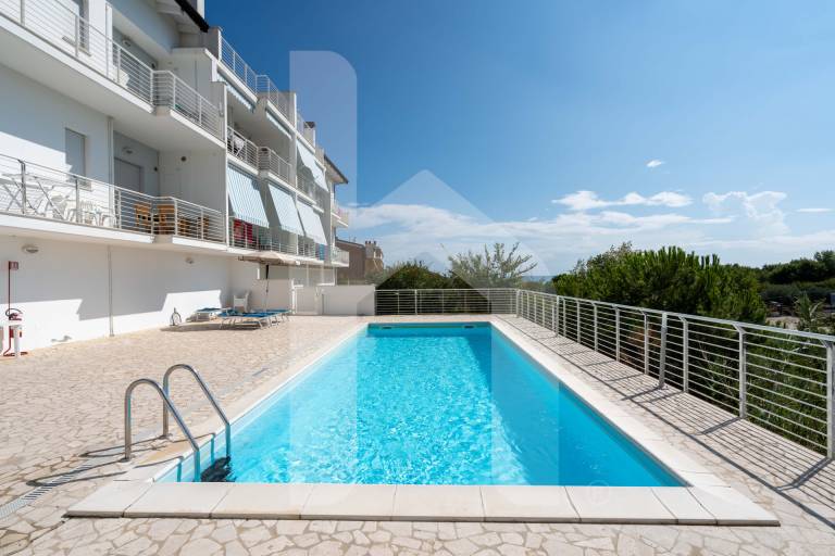 Holiday apartment with yard, terrace & pool | Beach view — photo 3