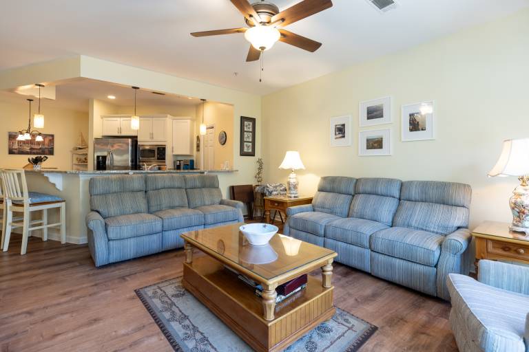 61 Ocean Breeze: Pet Friendly Villa. 3 Beds. 3 Baths. Free Bikes. — photo 4