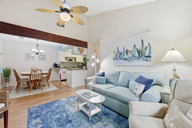 Condo with pool — photo 4