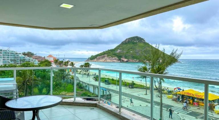 Charming rental apartment with pool | Next to the beach | Pets are welcome in Rio de Janeiro