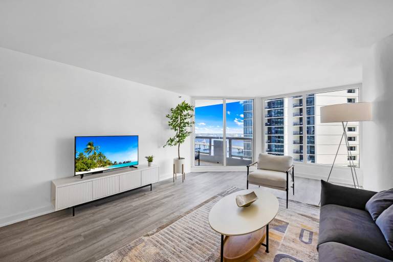2BR Biscayne Bay Views Pool Hot Tub