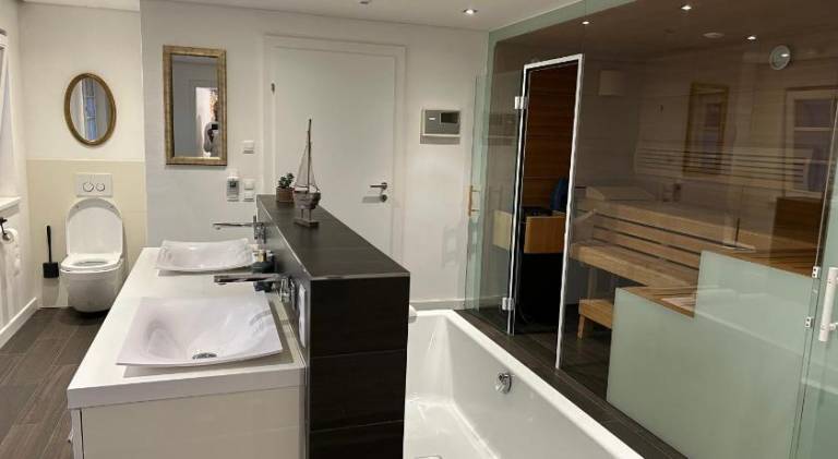 Fully equipped pleasant rental apartment with sauna, pool & yard | Perfect for remote work | Dogs allowed — photo 2