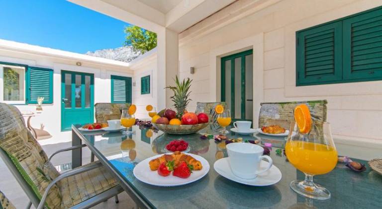 Holiday apartment with terrace, barbecue & garden — photo 3