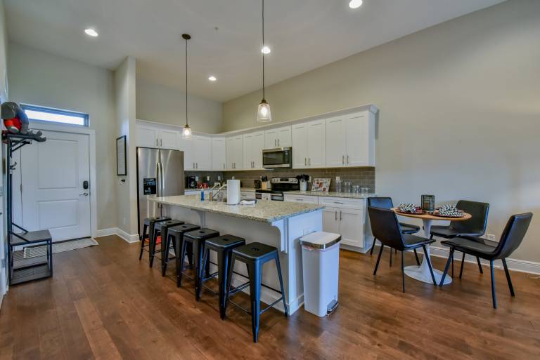 Condo with garden | City view — photo 5